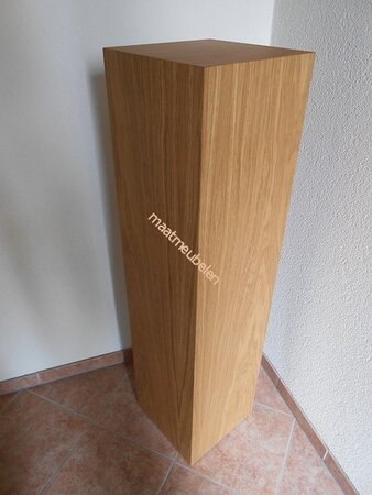 gefineerde sokkel  / Zuilen met echt hout fineer / diverse houtsoorten.