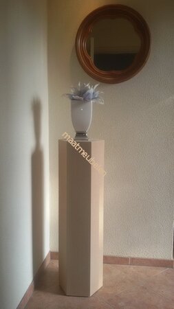 Zes hoekige onbehandelde blanke 6 hoek MDF zuil, sokkel, schilderklaar