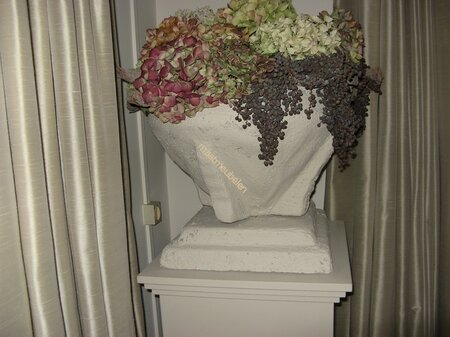 300 x300 mm onbehandelde "trap" blanke MDF zuil, sokkel, schilderklaar