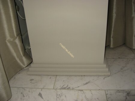 300 x300 mm onbehandelde "trap" blanke MDF zuil, sokkel, schilderklaar