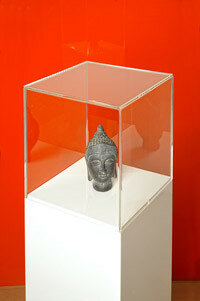 Op kleur gelakte, Decoratieve zuil / sokkel / met plexiglazen kap